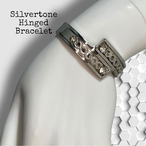 💍 𝅺Ornate Hinged Silvertone Bangle Bracelet - Picture 1 of 6